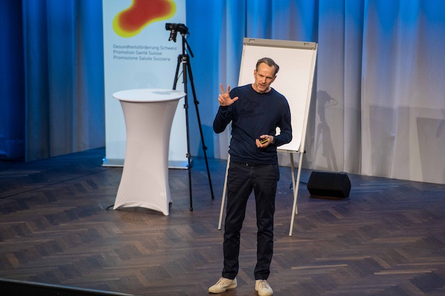 Martin Inderbitzin, Gründer & Geschäftsführer der MARBITZ GmbH, referiert an der BGM Tagung 2024 am 18. September 2024 im Kurssaal Bern zum Thema Resilienz, organisiert von der Gesundheitsförderung Schweiz