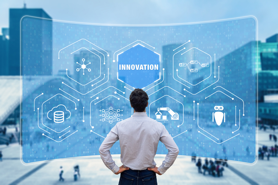Concept d'innovation: un chercheur travaille sur les technologies émergentes