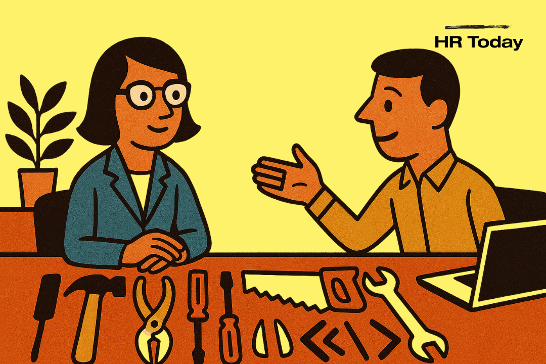 Eine Illustration zeigt einen Recruiter und eine potenzielle Kandidatin, die all ihre Werkzeuge ausgelegt hat.