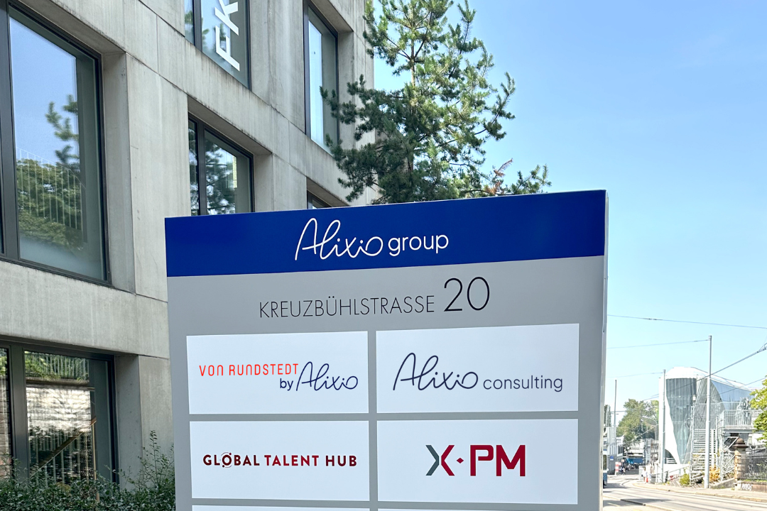 Das Foto zeigt das Adressschild vor dem Sitz der Alixio Group Schweiz.