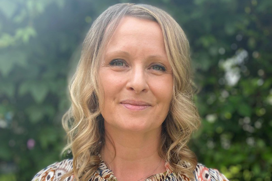 Valérie Brunel est psychosociologue, intervenante systémicienne et fondatrice du cabinet Kairos Accompagnement & Recherche.