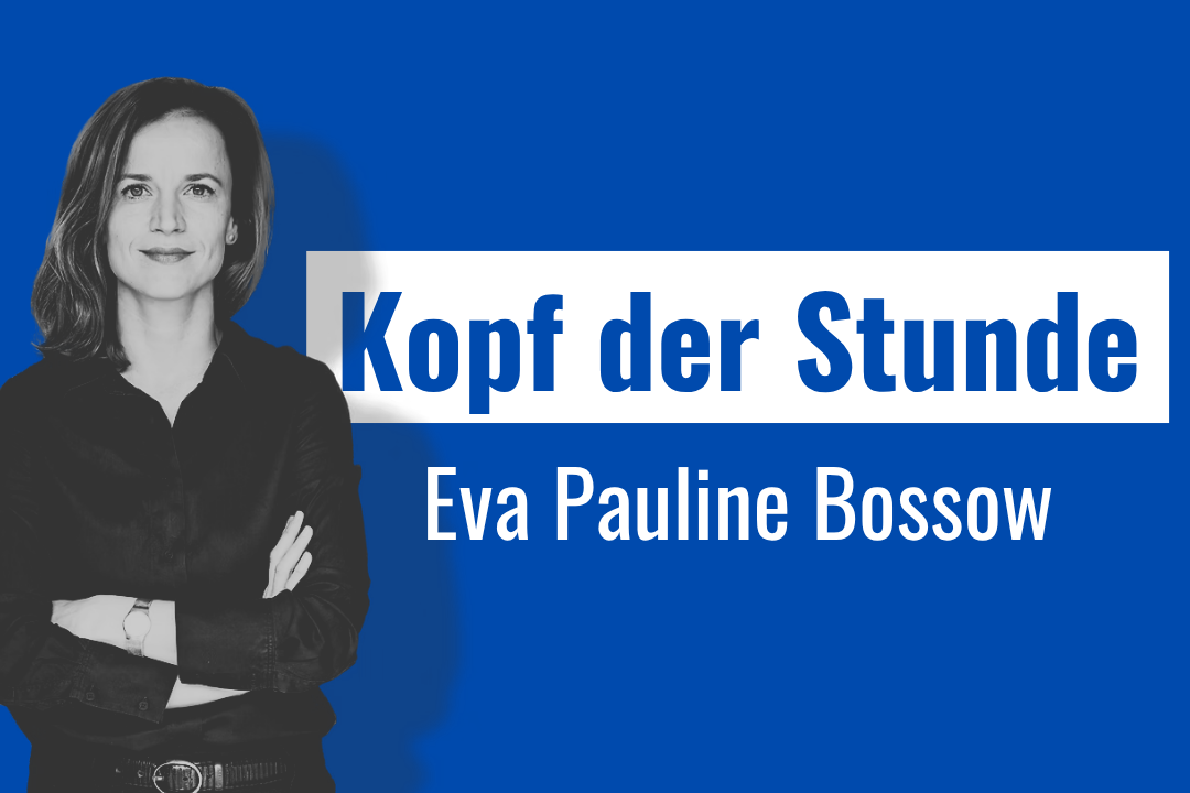 Teasergrafik des HR-Today-Formats «Kopf der Stunde» auf blauem Hintergrund: Links ein schwarz-weisses Porträtfoto von Eva Pauline Bossow mit verschränkten Armen und dunklem Oberteil; rechts der Formatname «Kopf der Stunde» auf weissem Balken sowie ihr Name in weisser Schrift darunter.