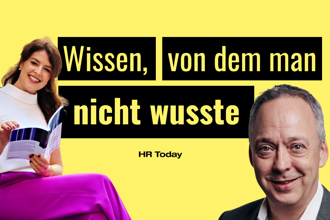 Teaserbild von HR Today auf gelbem Grund. Der Titel «Wissen, von dem man nicht wusste» steht in gelber Schrift auf schwarzen Balken, darunter das HR-Today-Logo. Links freigestellt Katharina Vögl-Duschek, lächelnd in weissem Oberteil und pinkem Rock, mit einer aufgeschlagenen Broschüre in den Händen. Rechts angeschnitten das Porträt von Matthias Langenbacher.