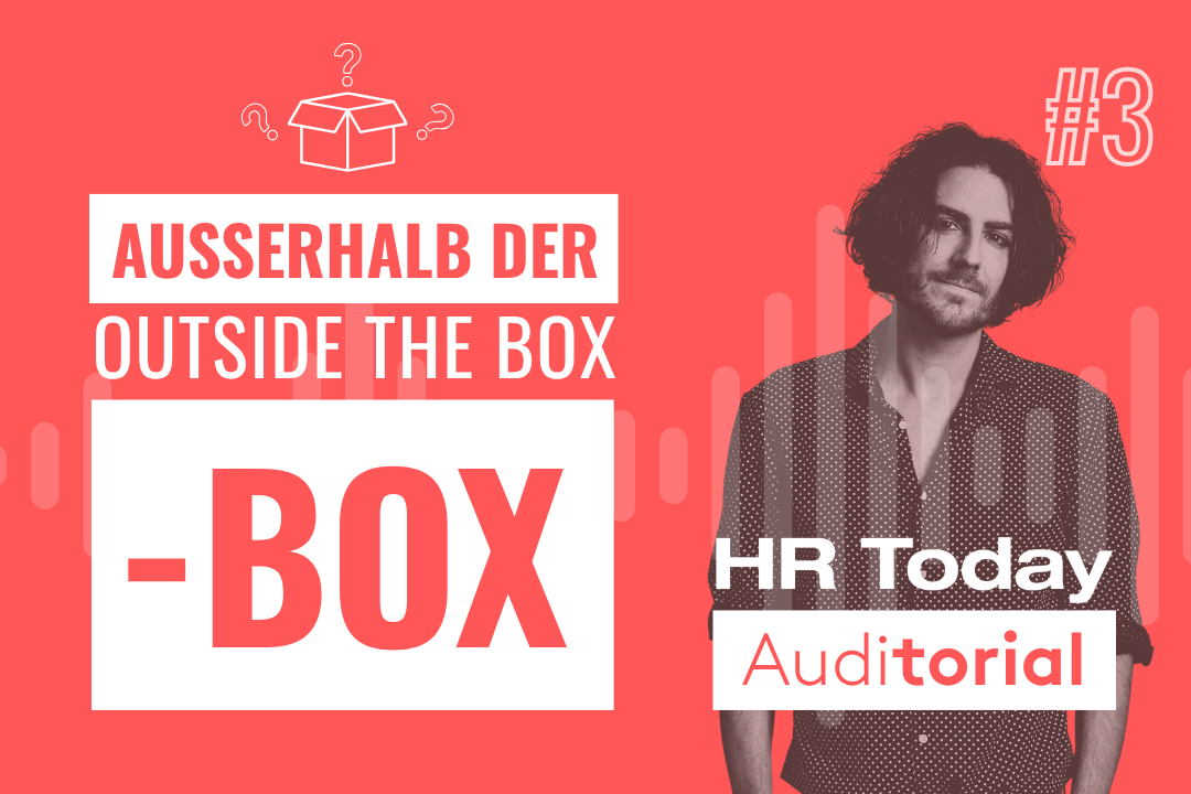 Rotes Vorschaubild für das „HR Today Auditorial #3“. Links steht eine illustrierte Schachtel mit Fragezeichen darüber sowie der mehrzeilige Text „AUSSERHALB DER OUTSIDE THE BOX“ in Rot auf weißem bzw. transparentem Grund und darunter groß das Wort „-BOX“ in einem weißen Kasten. Rechts ist das Schwarz-Weiß-Porträt eines Mannes mit mittellangen Haaren sowie unten das Logo „HR Today Auditorial“ zu sehen.