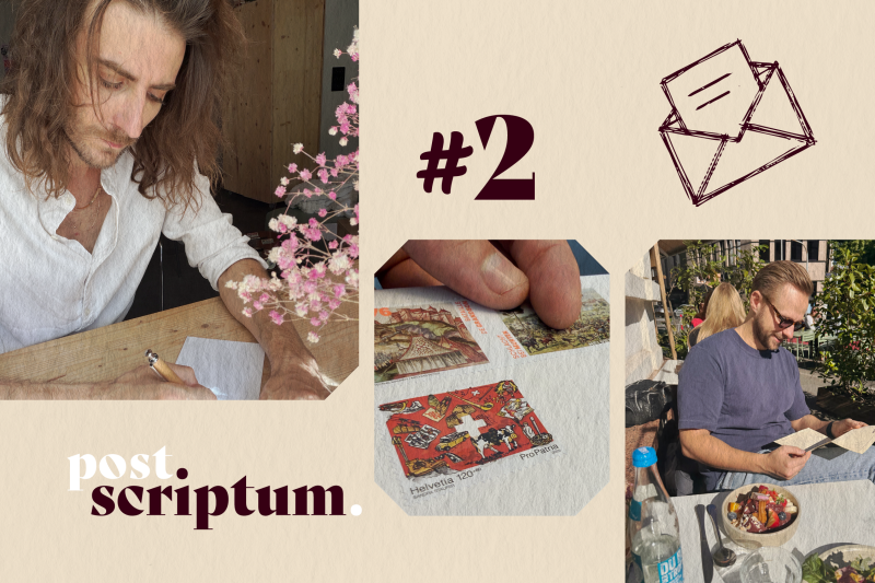 Collage des Projekts "post. scriptum". Links schreibt ein Mann mit langen Haaren konzentriert einen Brief, mittig werden Schweizer Briefmarken auf einen Umschlag geklebt. Rechts liest ein zweiter Mann mit Sonnenbrille einen Brief in einem Straßencafé.