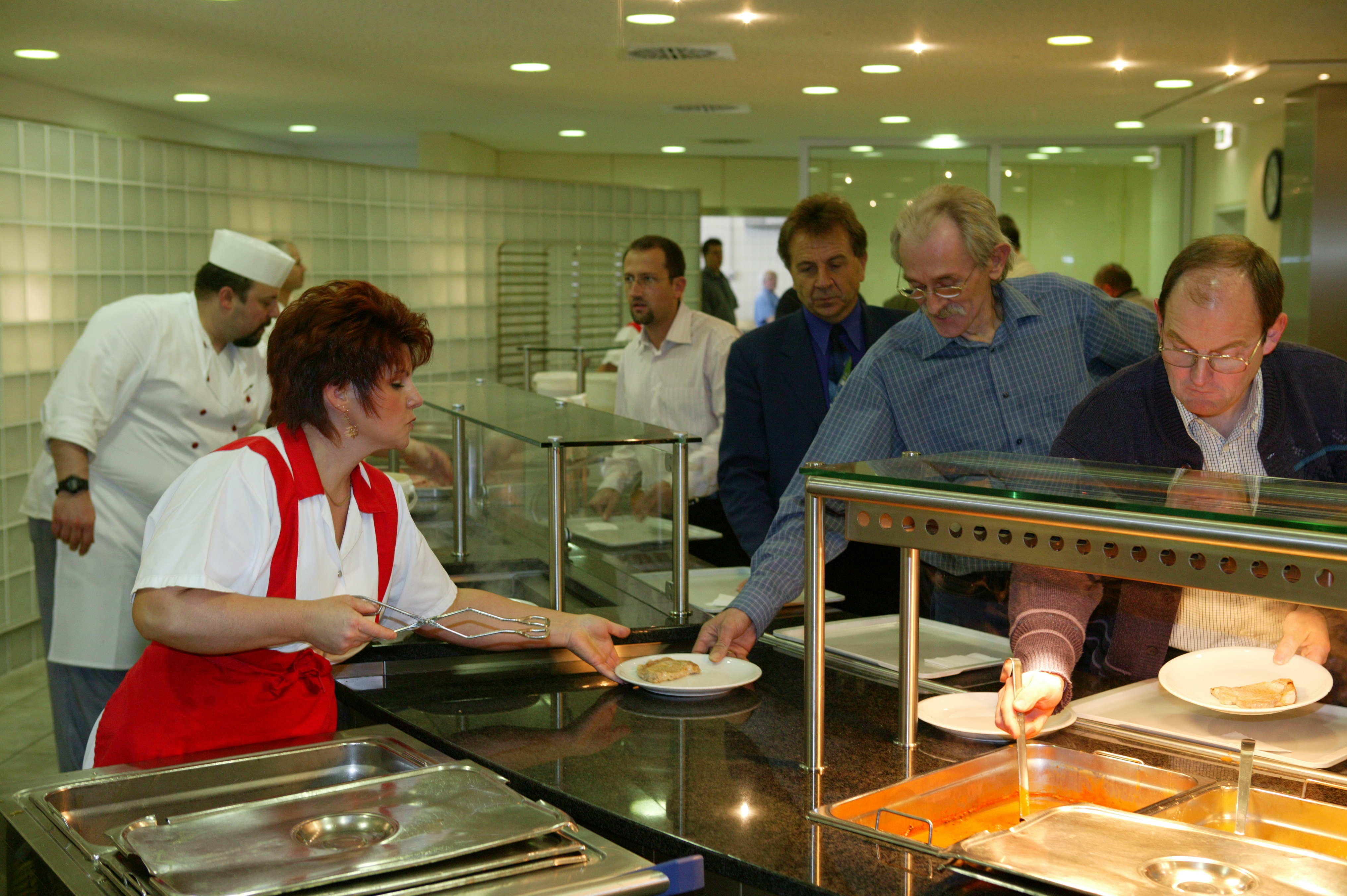 Essensausgabe-ABB-Kantine.JPG
