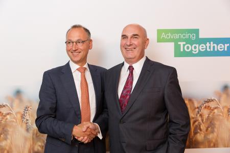 Monsanto-Bayer-CEOs-Agreement.jpg