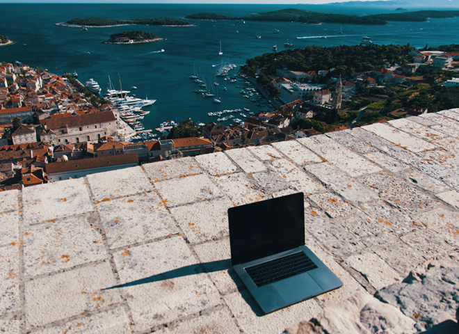 retention_personnel_nomadic-julien-unsplash.jpg