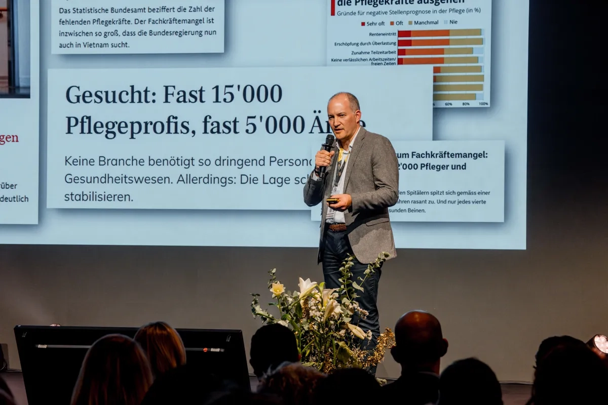 Manuel Portmann am Swiss HR Award 2024 berichtet über die Flexiblen Arbeitsmodelle am Spital Bülach.