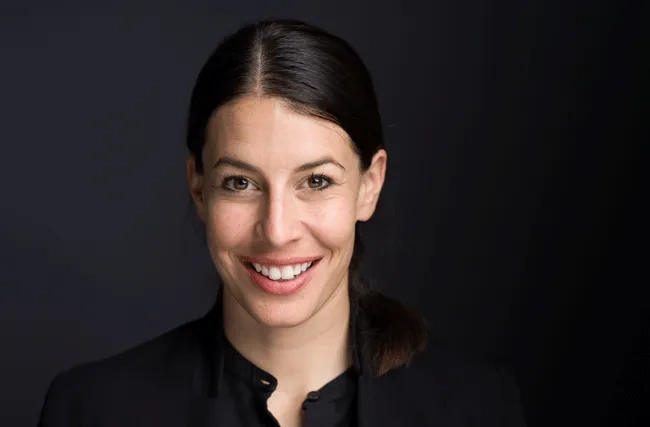 Dominique Gisin, ehemalige Schweizer Skirennfahrerin, portraitiert am 22. Dezember 2017 in Zuerich. Bei den XXII. Olympischen Winterspielen 2014 in Sotschi, Russland, gewann sie die Goldmedaille in der Abfahrt. Dominique Gisin war auf die Disziplinen Abfahrt, Super-G und Riesenslalom spezialisiert. (KEYSTONE/Gaetan Bally)