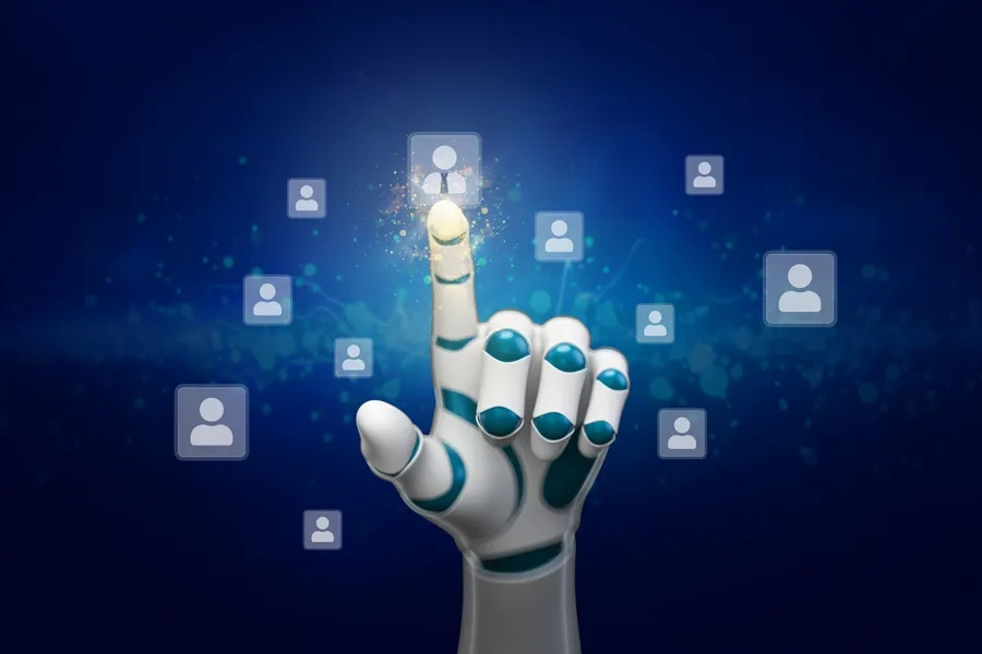 IA et recrutement: une main robotique pointe le dossier d'un candidat