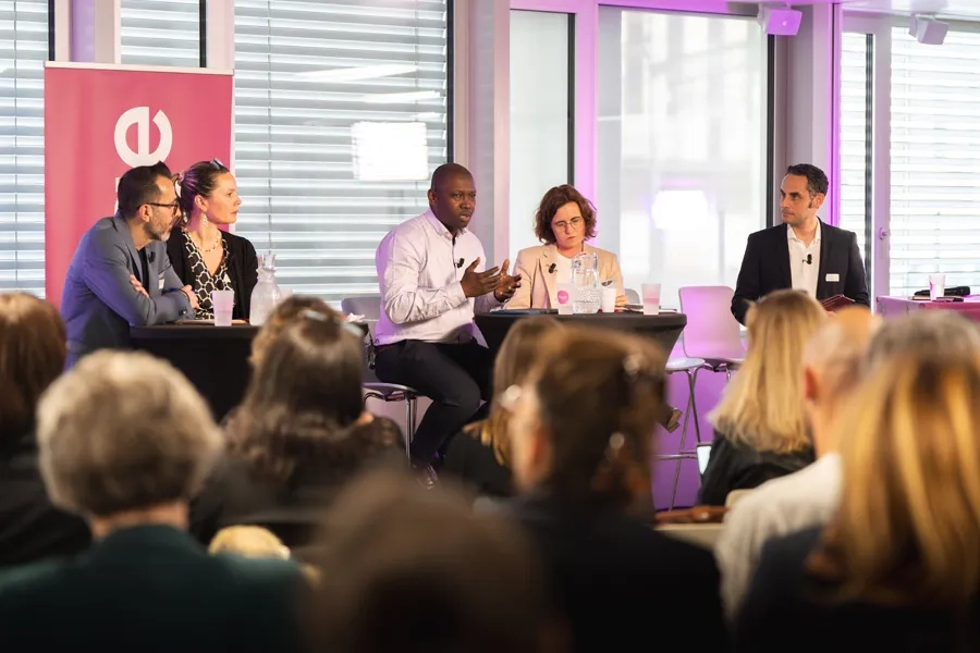 Les participants de la table ronde