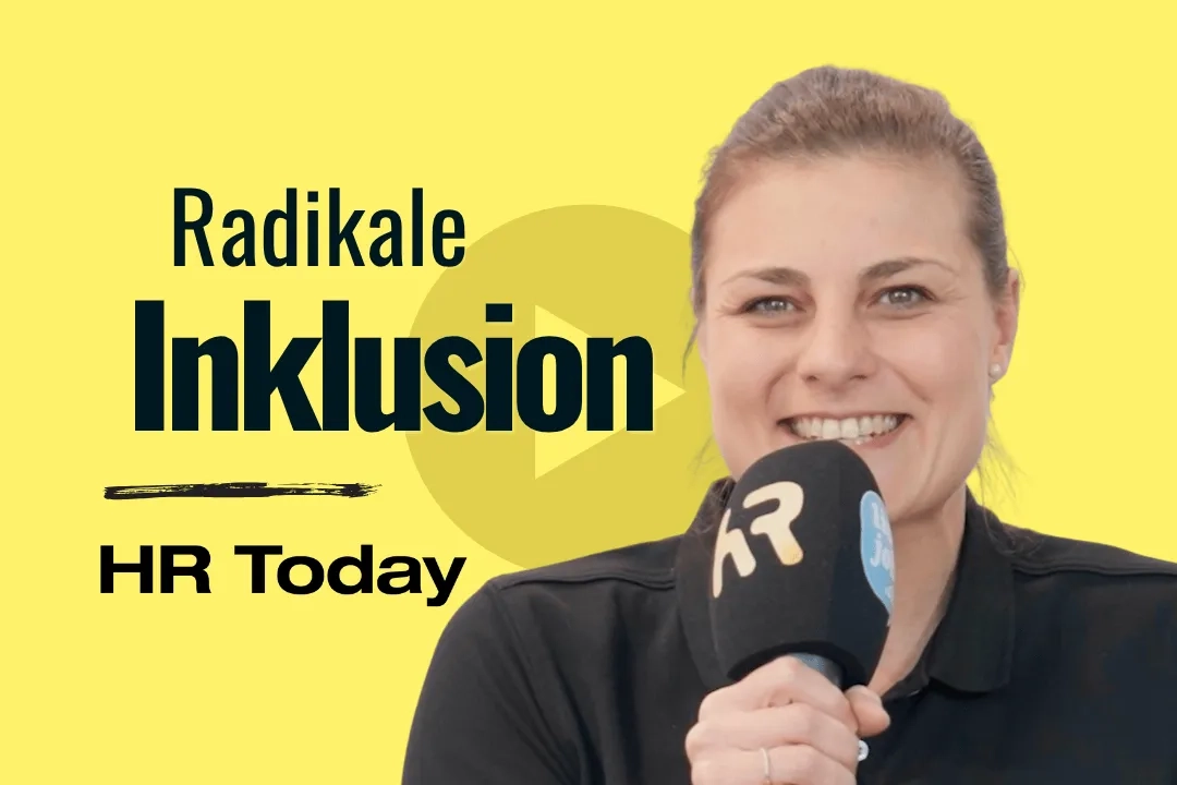 Website-Teaser für das Video zu RadicalInclusion. Logos, Schriftzug und eine der beiden Videoprotagonistinnen, Denise Fichter, eine lächelnde Frau, die gerade in die Kamera schaut und ein Mikrofon hält.
