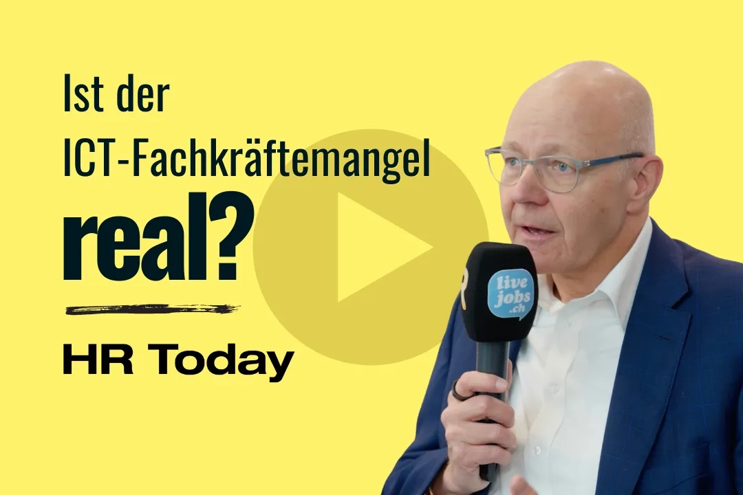 Teaser-Bild mit Titel "Ist der ICT-Fachkräftemangel noch real?" inklusive HR Today Logo. Ausserdem zeigt das Bild Christian Hunziker, einen älteren Mann mit Glatze und Brille, der ein Hemd und Jackett trägt und ein Mikrofon in der Hand hält.