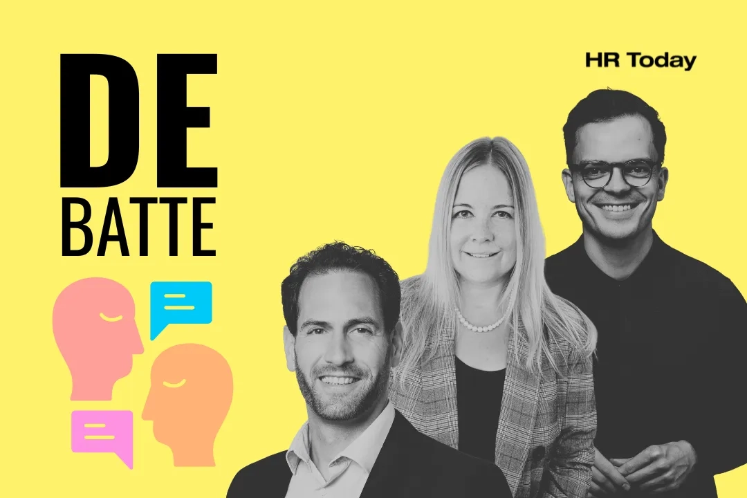 Grafik mit leuchtend gelbem Hintergrund und dem „HR Today“-Logo oben rechts. Auf der linken Seite steht in großen, schwarzen Buchstaben das Wort „DEBATTE“. Darunter symbolisieren zwei grafische, rosafarbene Profilköpfe mit Sprechblasen einen Dialog. Auf der rechten Seite sind die drei Personen aus den vorherigen Bildern (Michael Sitte, Mascha Kurpicz-Briki und Johannes Schwietert Fernández) gemeinsam als Gruppe in Schwarz-Weiß-Porträts abgebildet.