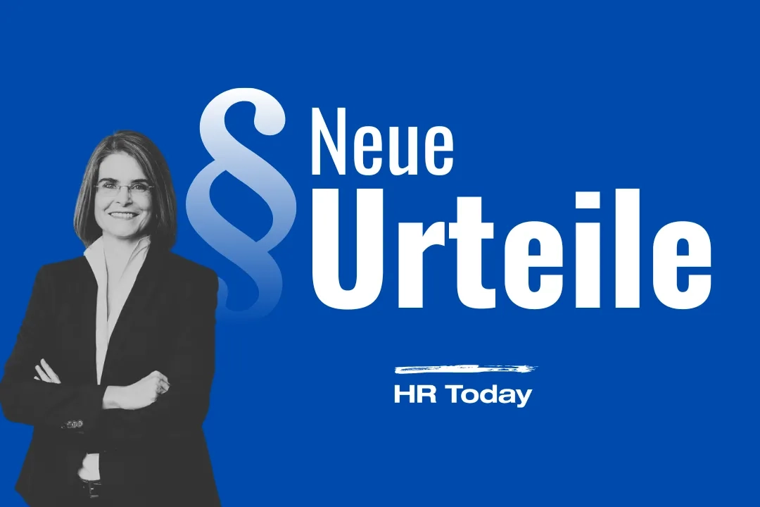 Graphik "Neue Urteile" von HR Today: Portrait von Sonja Stark Traber, einer Frau mit Brille und verschränkten Armen in schwarzem Blazer, vor blauem Hintergrund neben einem großen Paragraphenzeichen (§). Rechts daneben der weiße Text "Neue Urteile" und unten das HR Today Logo.