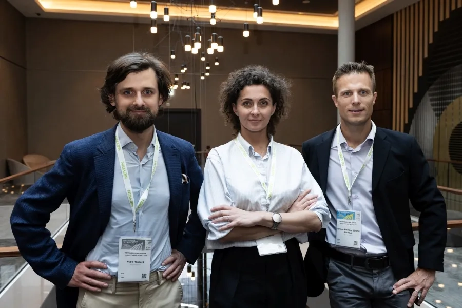 Hugo Houbart (Refugees[at]Work), Inna Malaia (Bevel) et Jérôme Michaud (Genève Aéroport)