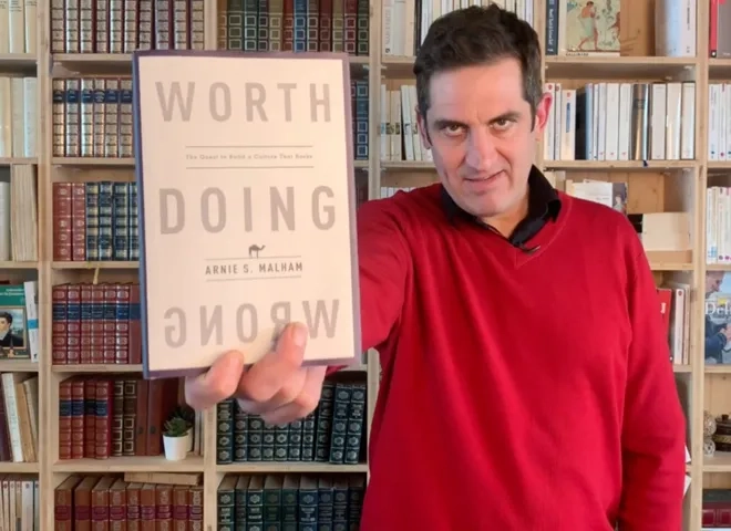 livre_arnie_malham_worth_doing_wrong_livre_vidéo_marc_benninger_hrtoday.jpg