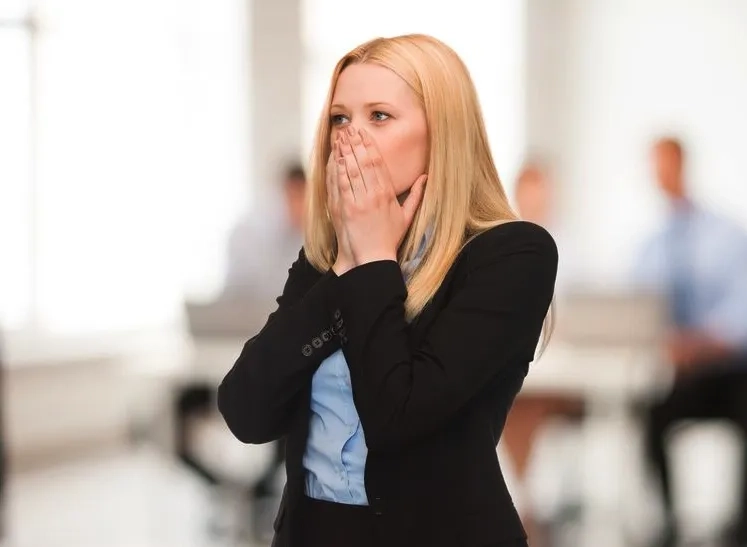 Employée choquée.jpeg