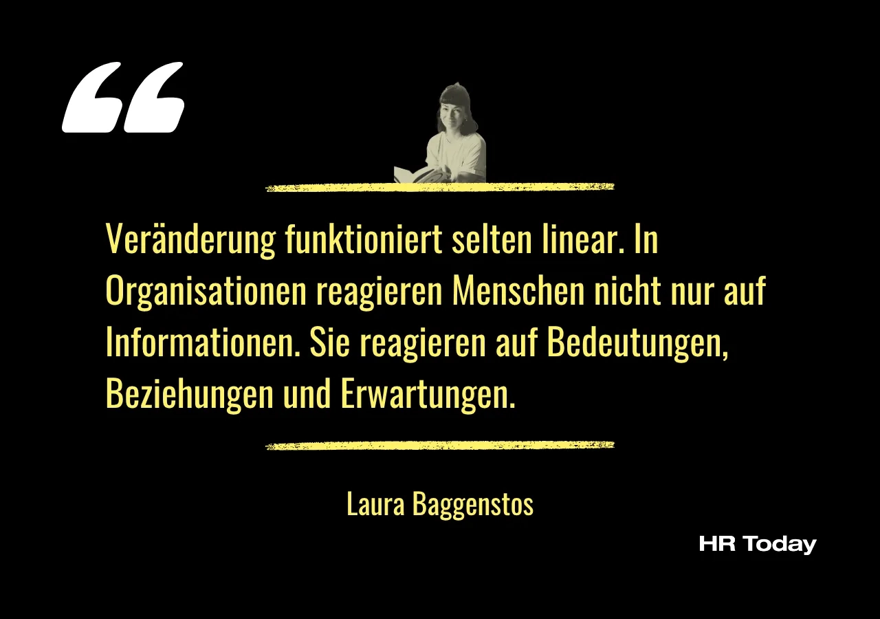 Artikelzitat: Veränderung funktioniert selten linear. In Organisationen reagieren Menschen nicht nur auf Informationen. Sie reagieren auf Bedeutungen, Beziehungen und Erwartungen.