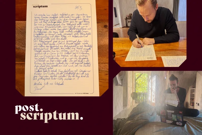 Links die zweite Seite von Davids Brief, unterschrieben mit «Herzliche Grüsse aus Wiesbaden, David». Es geht um Sinn, Führung als Beziehungsarbeit und die Frage, wie viel Individualität eine Organisation aushalten muss. Oben rechts schreibt David den Brief am Holztisch. Unten rechts sitzt Robin nachdenklich auf dem Bett, eine Hand am Mund, und liest. Vor ihm steht der Laptop mit Stickern.