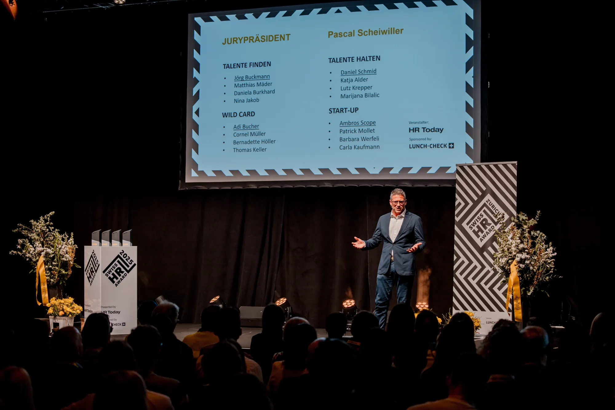 Jurypräsident Pascal Scheiwiller erklärt den Nominationsprozess.